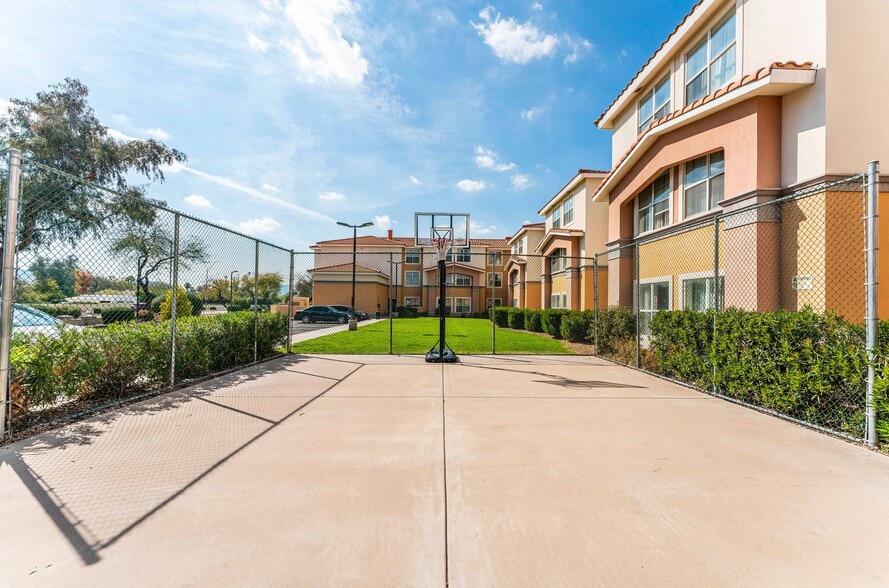 More Photos Of 9880 N Scottsdale Rd, Scottsdale Hospitality For Lease