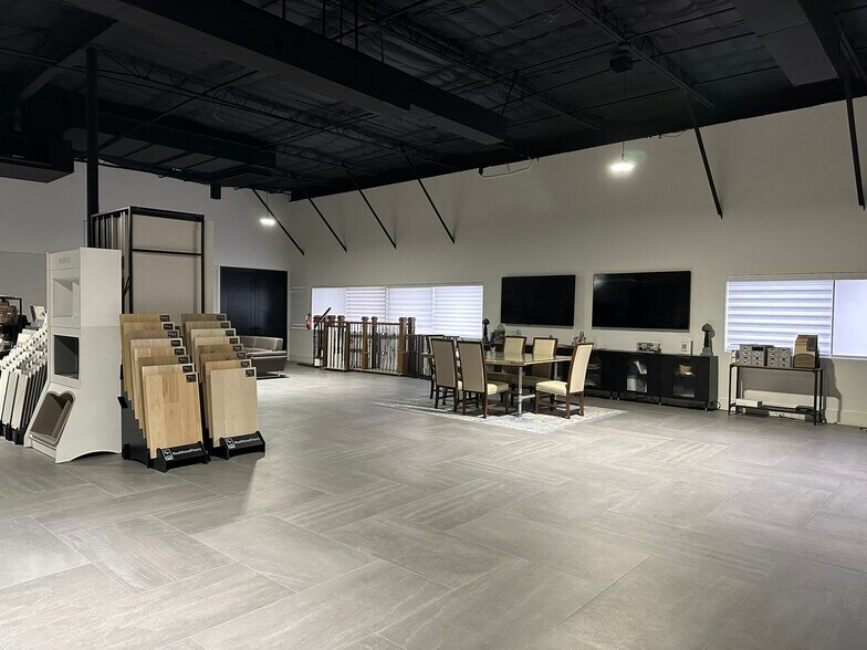 More Photos Of 10595 Westoffice Dr, Houston Light Distribution For Sale