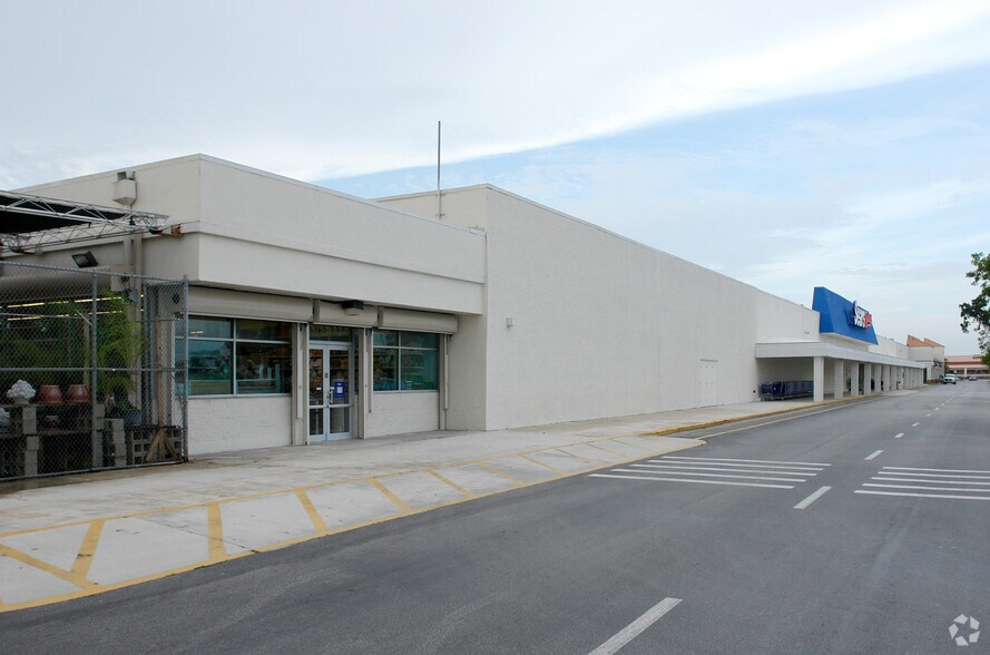 More Photos Of 4560-4640 Forest Hill Blvd, West Palm Beach Freestanding For Lease