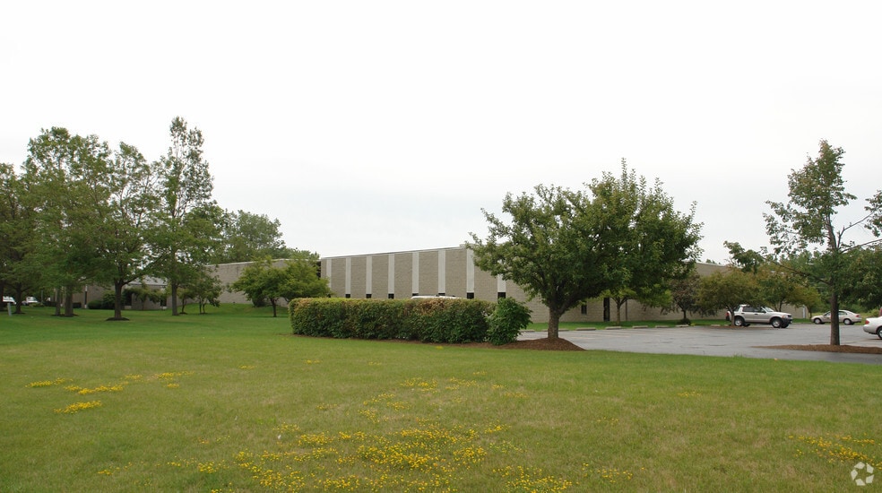 More Photos Of 375 Commerce Dr, Buffalo Distribution For Lease