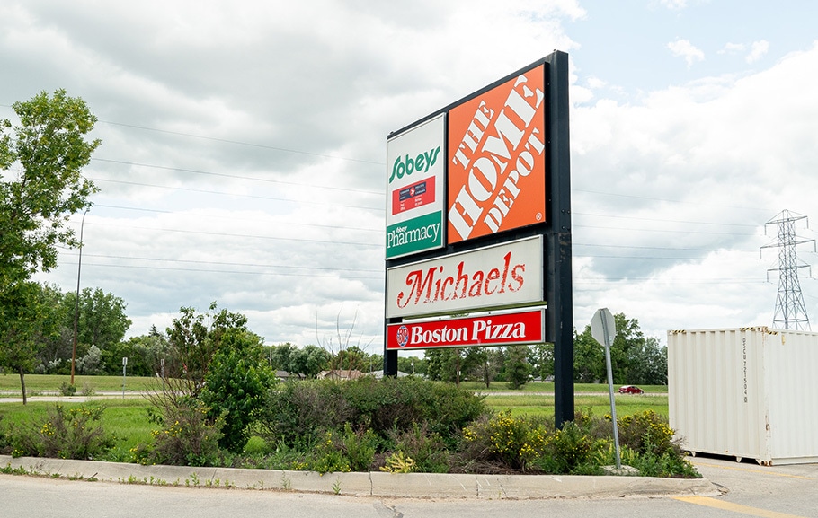 More Photos Of 1929 Abinojii Mikanah, Winnipeg Freestanding For Lease