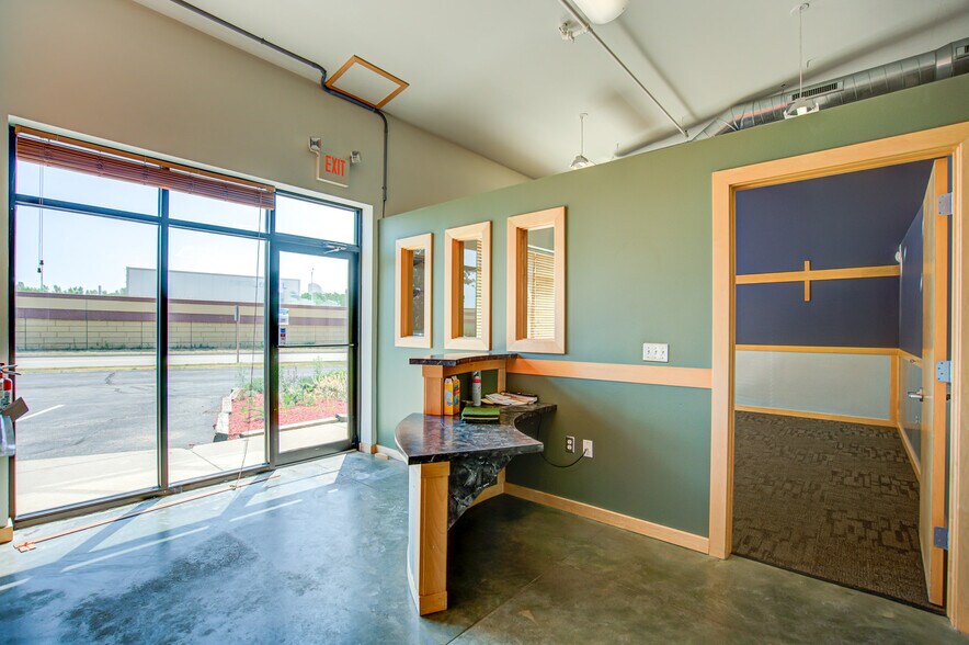 More Photos Of 6200 Nesbitt Rd, Fitchburg Storefront Retail Office For Lease