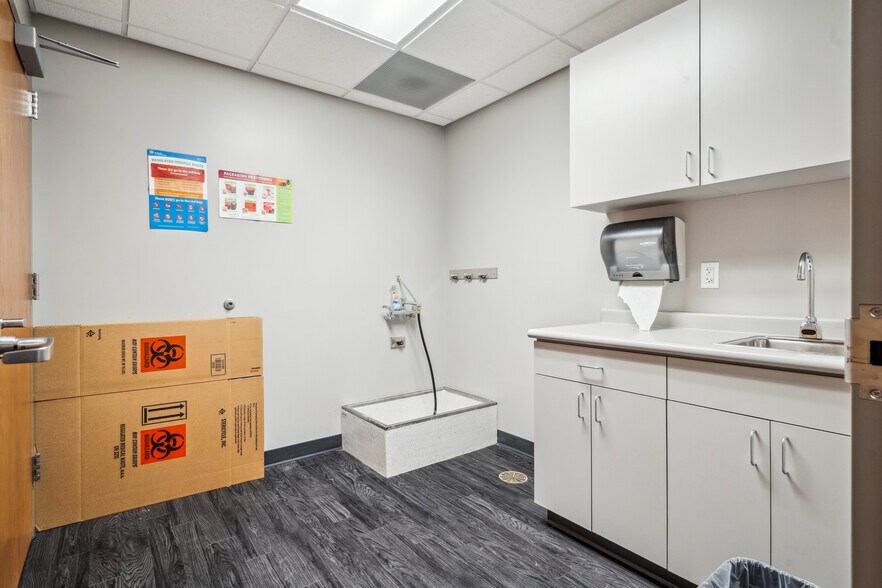 More Photos Of 1414 Main St, Keokuk Office For Sale