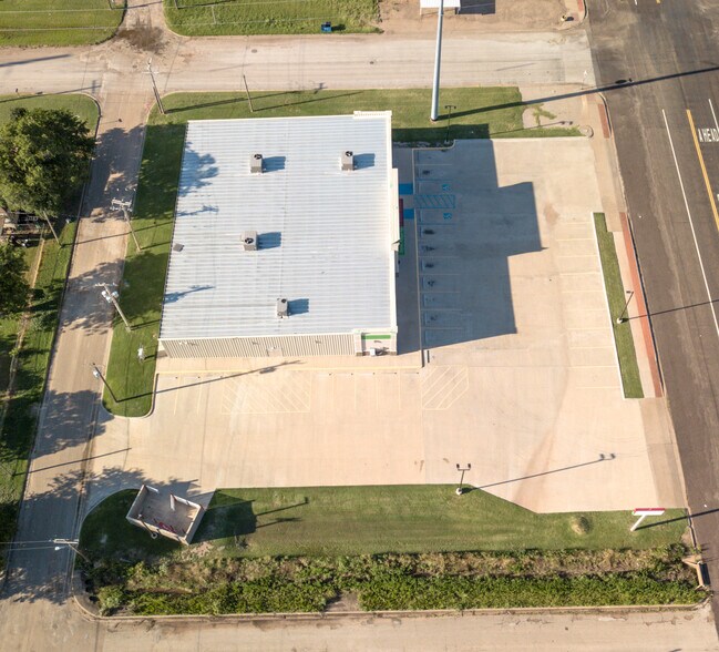 More Photos Of 302 N Birch Ave, Munday General Retail For Sale