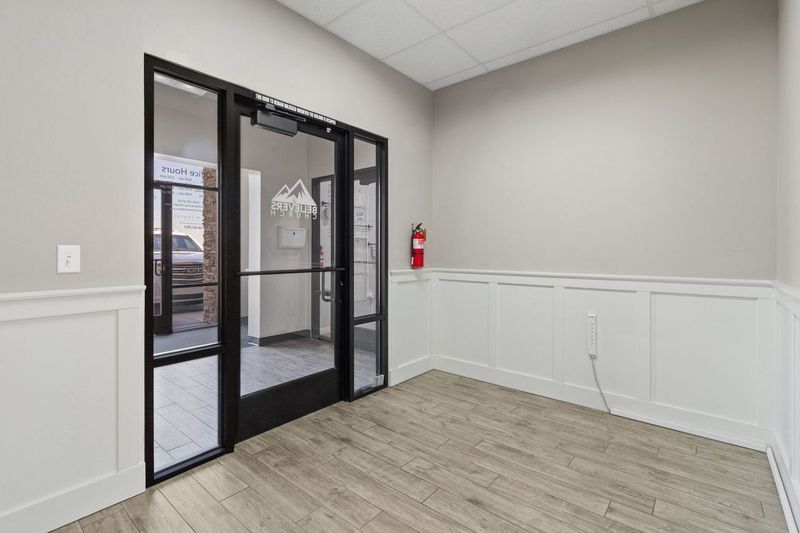 More Photos Of 236 River Vista Pl, Twin Falls Office For Lease