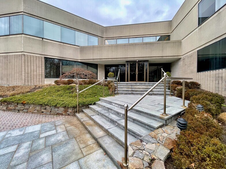More Photos Of 90 Grove St, Ridgefield Medical For Lease