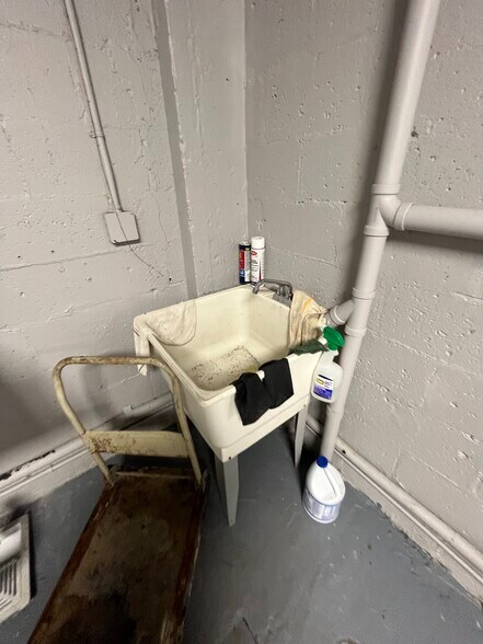 More Photos Of 1917 N Dixie Hwy, West Palm Beach General Retail For Sale