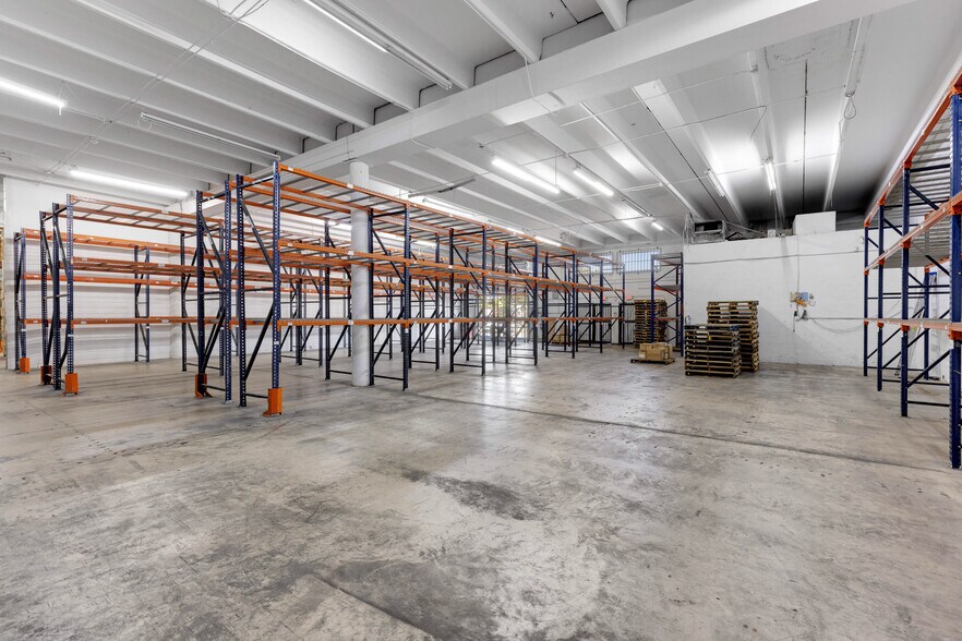 More Photos Of 7370-7384 NW 56th St, Miami Warehouse For Lease