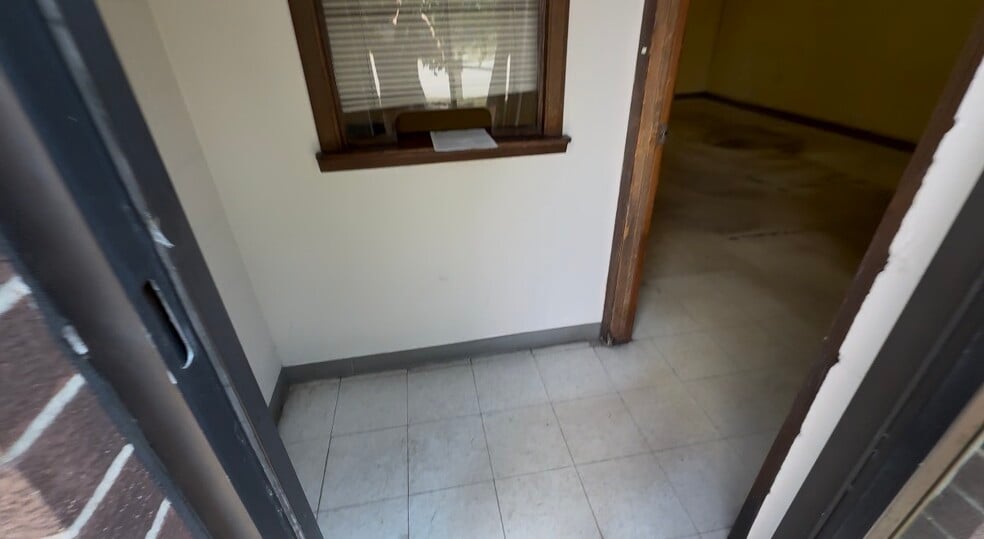 More Photos Of 135 Martin Ln, Elk Grove Village Warehouse For Sale