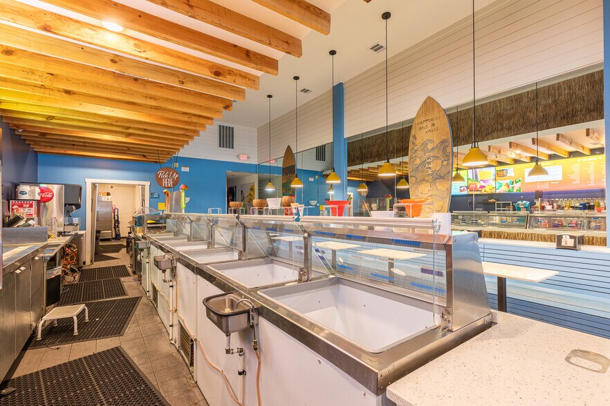 More Photos Of 110 E Broughton St, Savannah Storefront For Lease