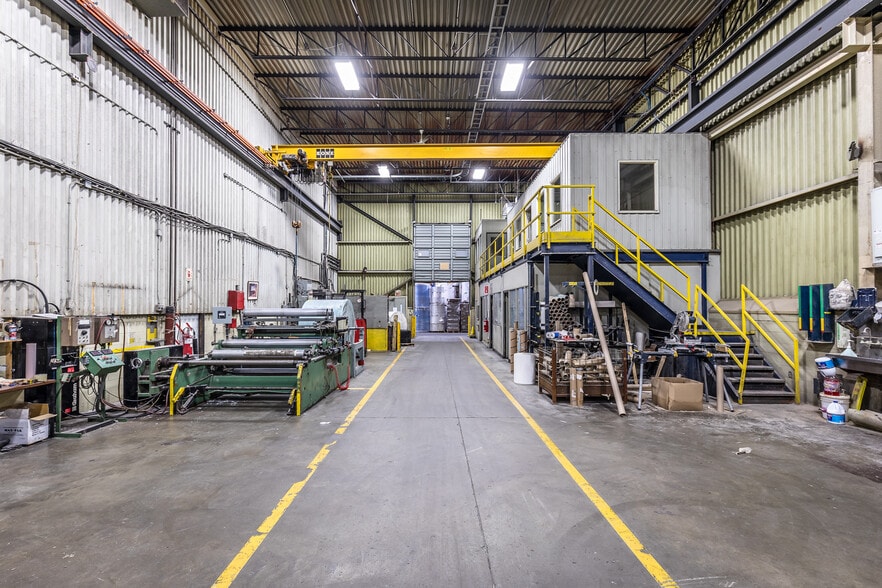 More Photos Of 500 Rue Léger, Riviere-beaudette Manufacturing For Lease