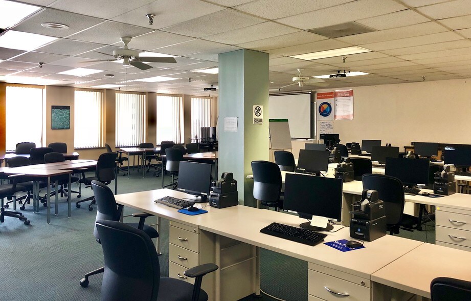 More Photos Of 1777 Main St, Sarasota Office For Sale