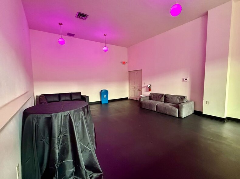 More Photos Of 615 SE Alder St, Portland General Retail For Sale