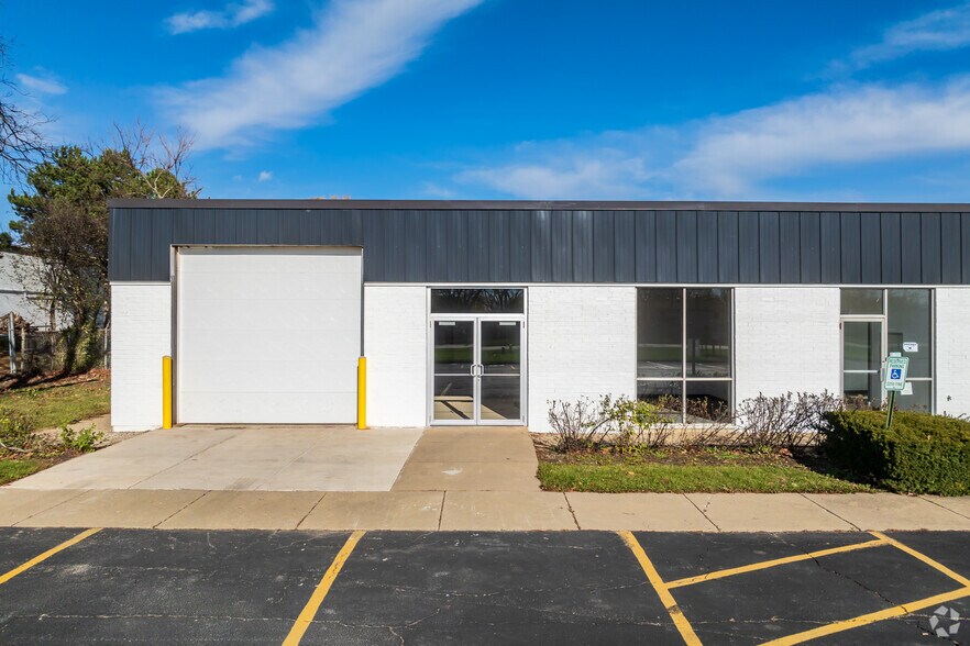 More Photos Of 330 E Route 22, Lake Zurich Warehouse For Lease