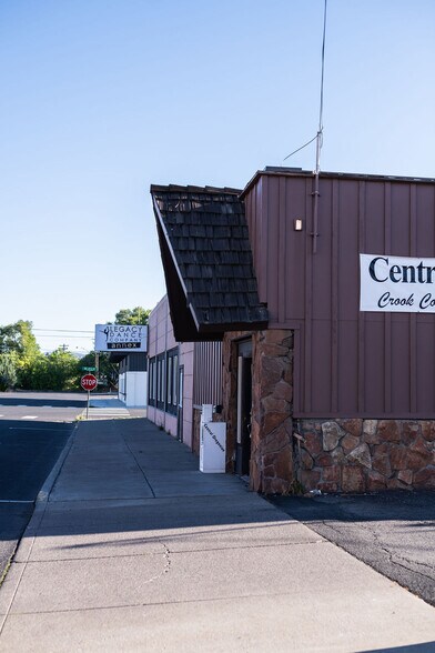 More Photos Of 394 NE Belknap St, Prineville General Retail For Sale