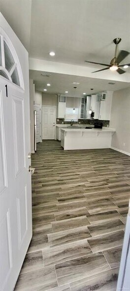 More Photos Of 1702 Playa Dr, Weslaco Apartments For Sale