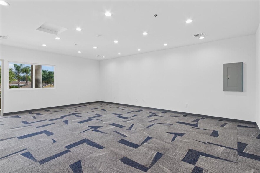 More Photos Of 11185 Roswell Ave, Pomona Warehouse For Lease