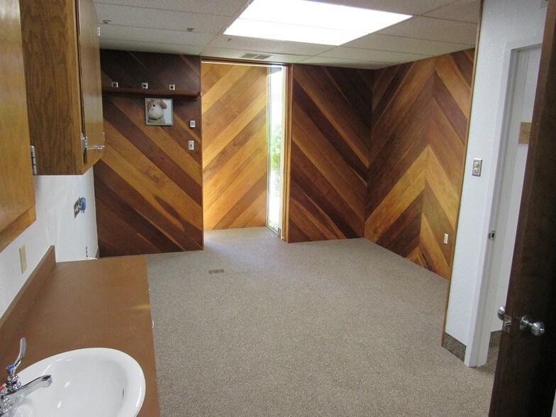 More Photos Of 313 W Country Club Rd, Roswell Medical For Sale