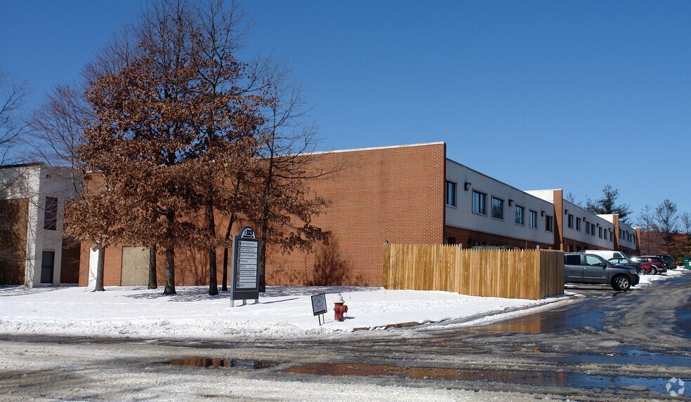 More Photos Of 1323 Shepard Dr, Sterling Showroom For Lease