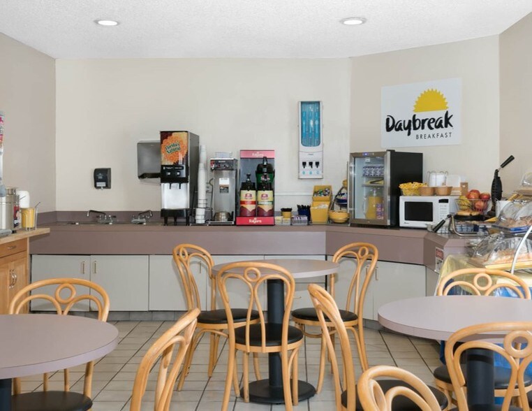More Photos Of 405 E Pancake Blvd, Liberal Hotel For Sale
