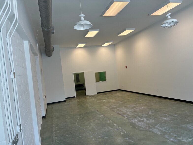 More Photos Of 120 N Church St, Salisbury Flex For Lease