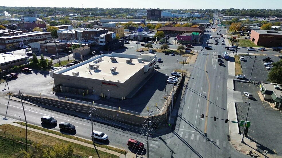 More Photos Of 2323 L St, Omaha Supermarket For Lease