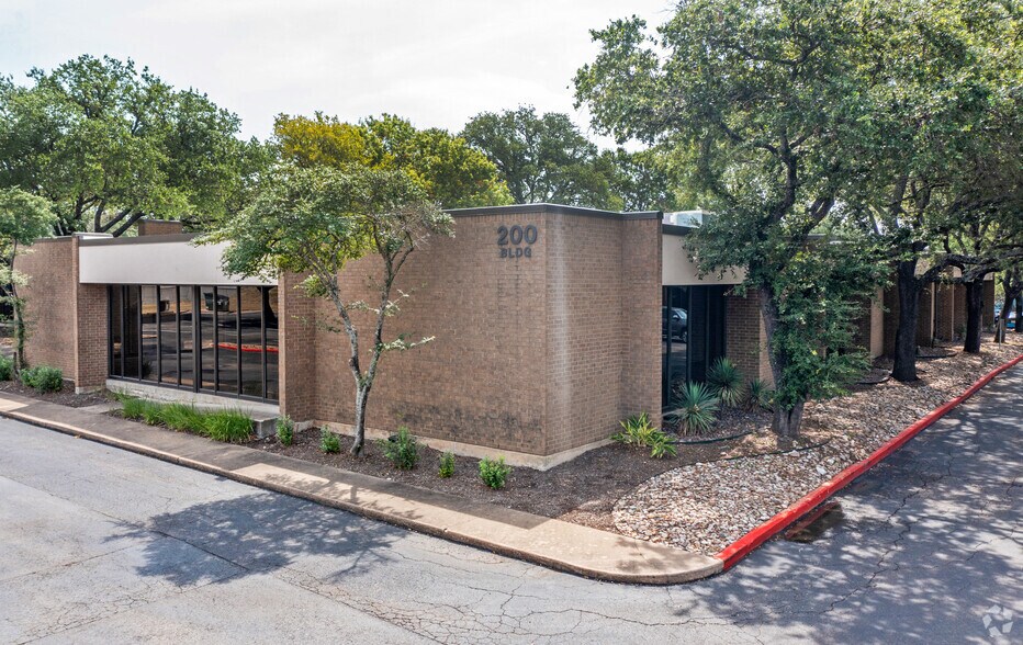 More Photos Of 8900 Shoal Creek Blvd, Austin Unknown For Lease