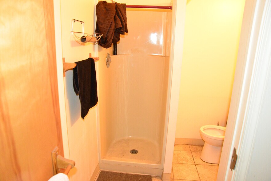 More Photos Of 9107 Industry Dr, Manassas Park Warehouse For Lease