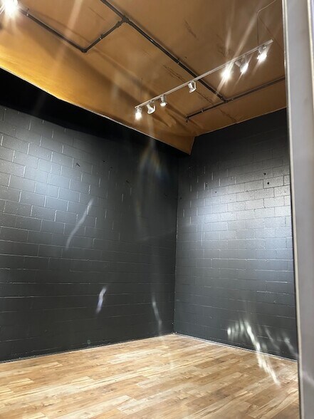 More Photos Of 671 W Broadway, Glendale Manufacturing For Lease