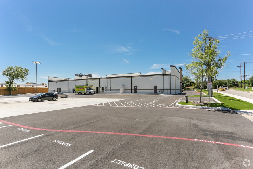 More Photos Of 9390 Huebner Rd, San Antonio General Retail For Sale