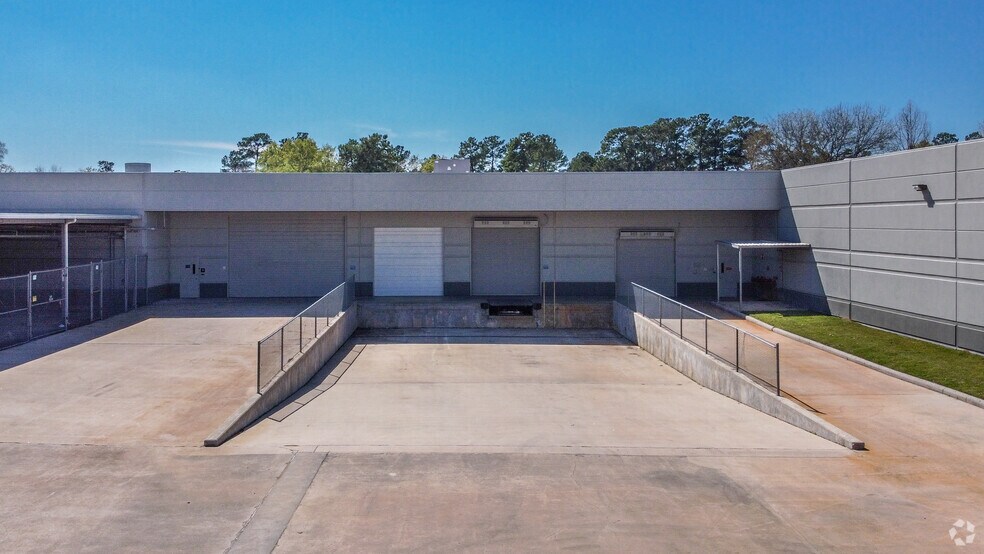 More Photos Of 22001 Northpark Dr, Kingwood Light Manufacturing For Lease