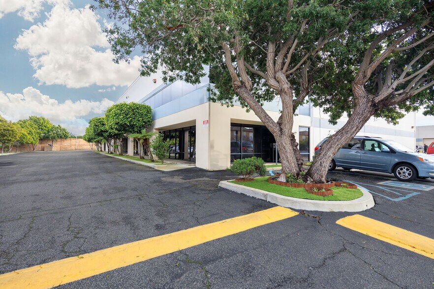 More Photos Of 4050 Spencer St, Torrance Warehouse For Lease