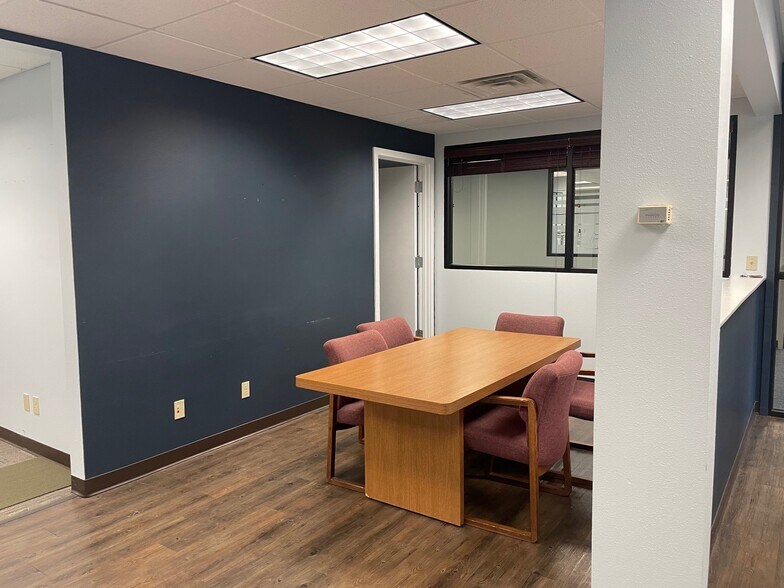 More Photos Of 4211 Glass Rd NE, Cedar Rapids Office For Lease