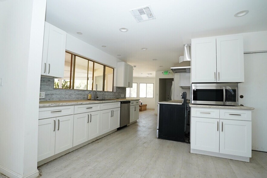 More Photos Of RCFE ready 4bed, 3bth 10,000sq/ft newly remodeled House for Lease, Acton Flex For Lease