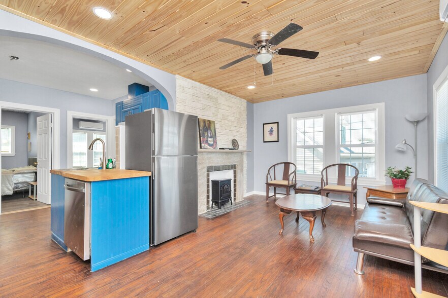 More Photos Of 915 8th St, Galveston Apartments For Sale