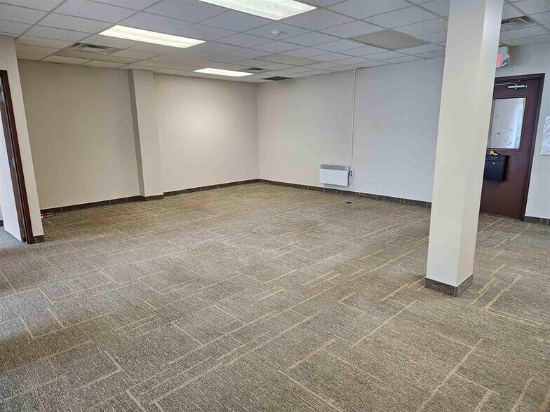 More Photos Of 390 Bay St, Sault Ste Marie Office For Lease