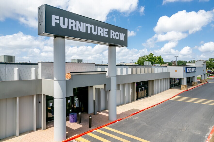 More Photos Of 9012 Research Blvd, Austin Unknown For Lease