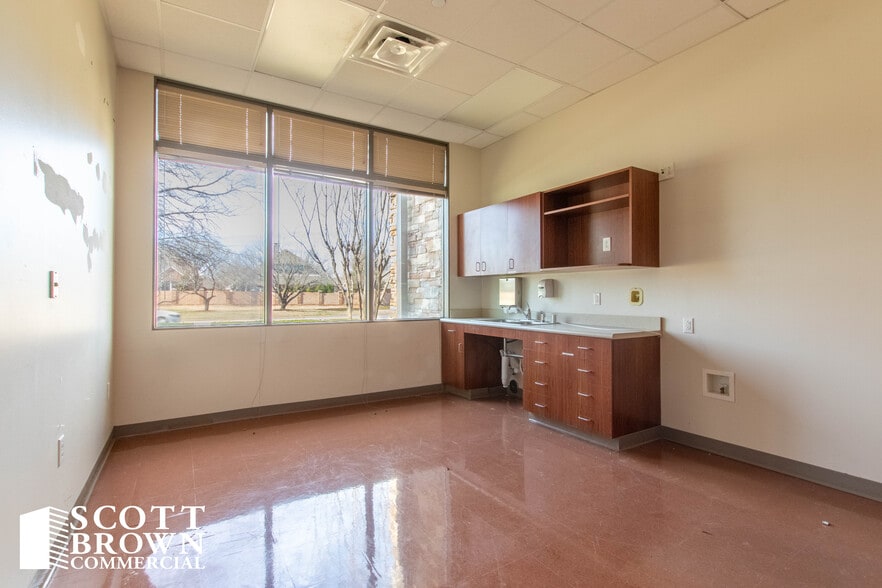 More Photos Of 2700 Village Pky, Highland Village Office For Lease