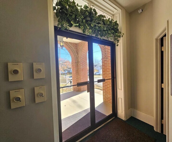 More Photos Of 401 N Vine St, Sparta Specialty For Sale