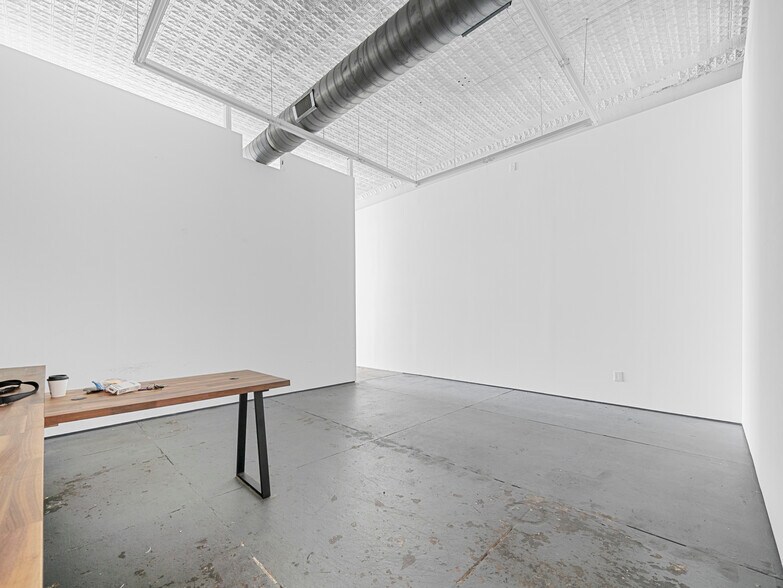 More Photos Of 901 W Jefferson Blvd, Dallas Storefront For Lease