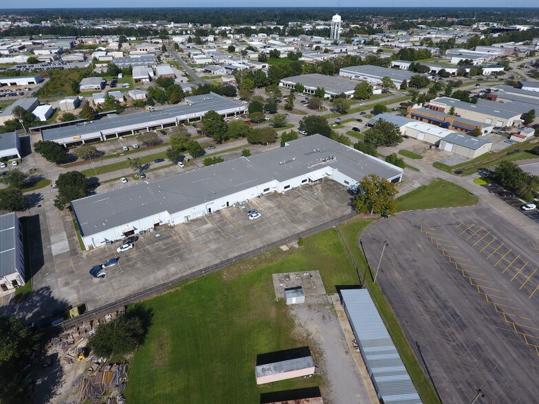 More Photos Of 11200 Industriplex Blvd, Baton Rouge Showroom For Lease