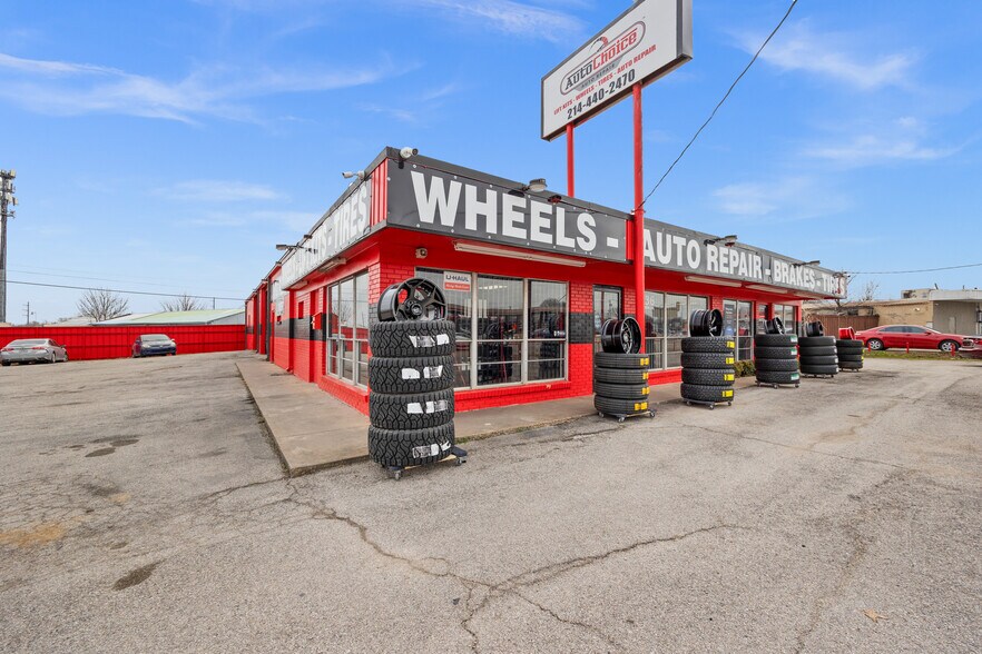 More Photos Of 136 Lavon Dr, Garland Flex For Sale