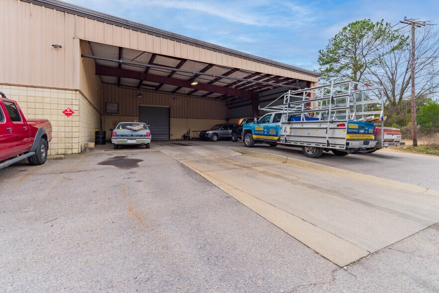 More Photos Of 111 N 12th St, West Columbia General Retail For Sale