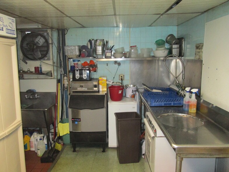 More Photos Of 147 Avenel St, Avenel Bar For Sale