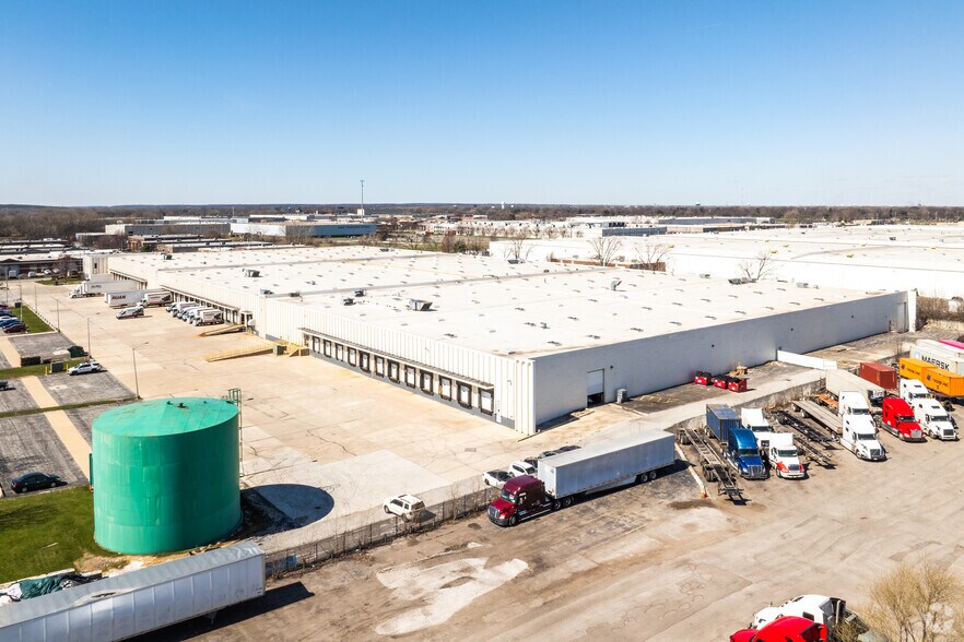 More Photos Of 11939 S Central Ave, Alsip Distribution For Lease