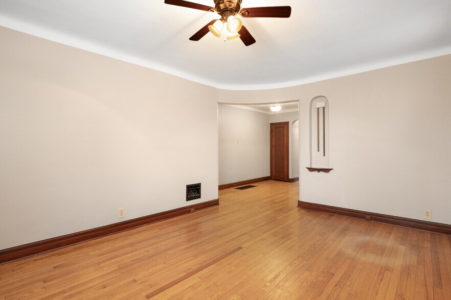 More Photos Of 4950 Winona Ave, Saint Louis Apartments For Sale