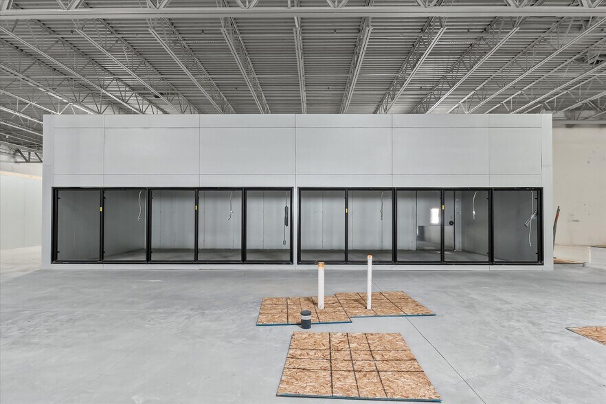 More Photos Of 2651 S Rochester Rd, Rochester Hills General Retail For Lease