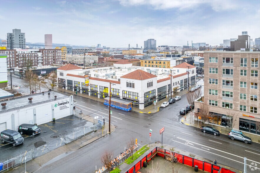 More Photos Of 808 SE Morrison St, Portland Freestanding For Lease