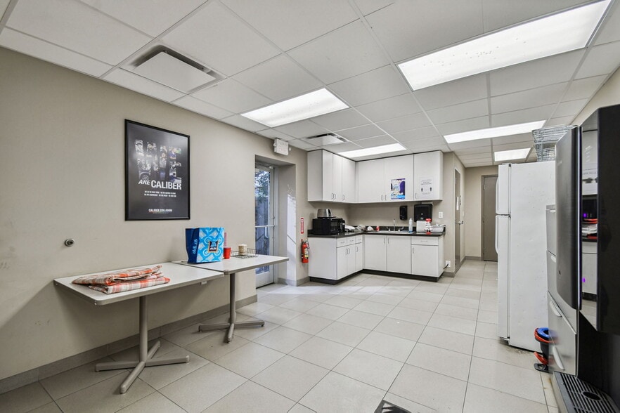 More Photos Of 4811 W Sligh Ave, Tampa Warehouse For Sale