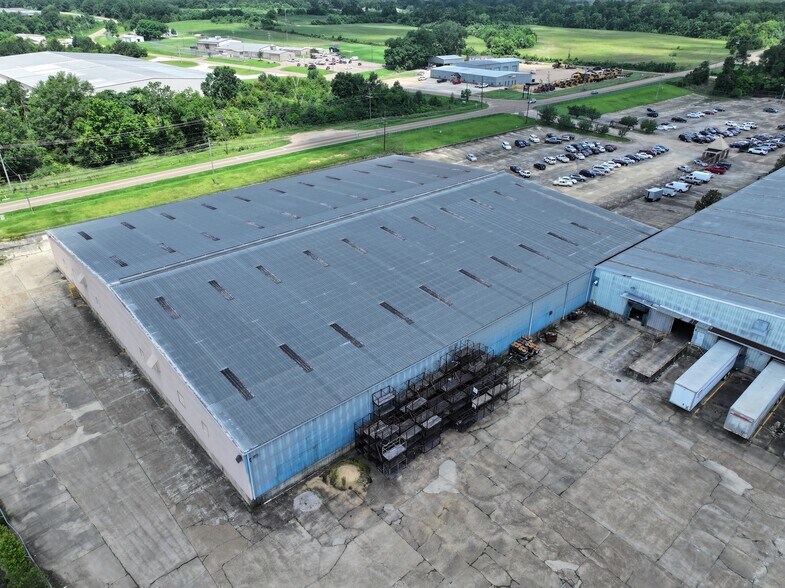 More Photos Of 1800 N Clark Ave, Magnolia Industrial For Lease